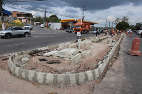 Prefeitura constrói canteiro central nas avenidas Margarita e Nepal, no bairro Nova Cidade