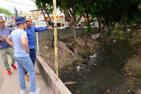 Prefeito David Almeida vistoria revitalização no Coroado