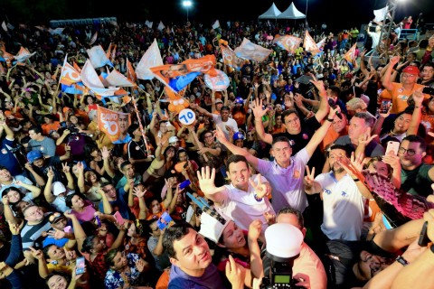 Emoção marca encontro de David Almeida com mais de sete mil apoiadores na zona Centro-Sul de Manaus