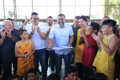 Wilson Lima homenageia mães de atletas e anuncia reforma de espaços esportivos na Compensa