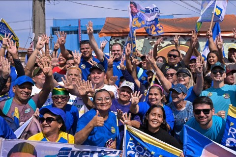 Campanha de Roberto Cidade ganha as ruas com cinco 'bandeiraços' em Manaus