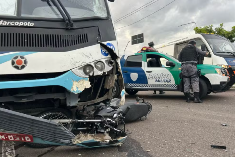 Motociclista morre após colisão com micro-ônibus na Zona Oeste de Manaus