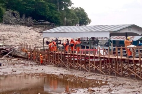 Prefeitura constrói ponte de 80 metros na marina do Davi em razão da estiagem