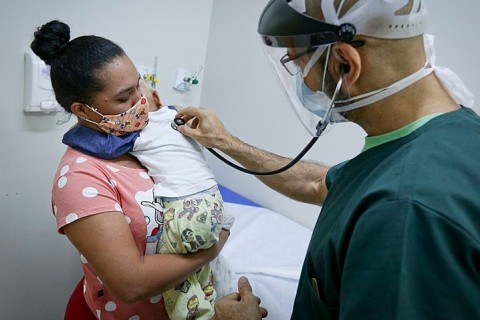 Casos e mortes por vírus respiratórios caem no Amazonas no início de 2025