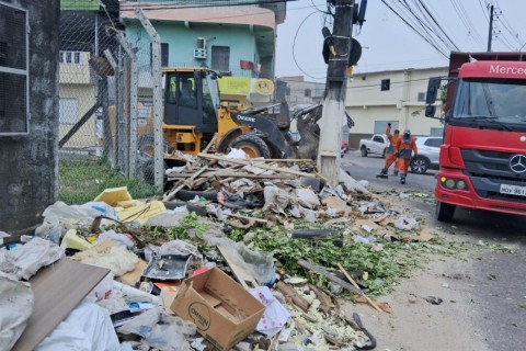 Prefeitura remove lixo e entulho de lixeira viciada na avenida Brasil