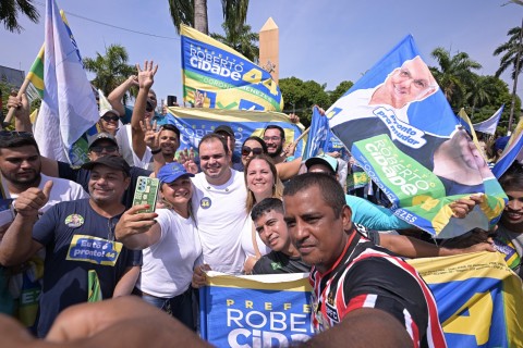 Roberto Cidade faz 'Bandeiraço" em quatro bairros neste sábado