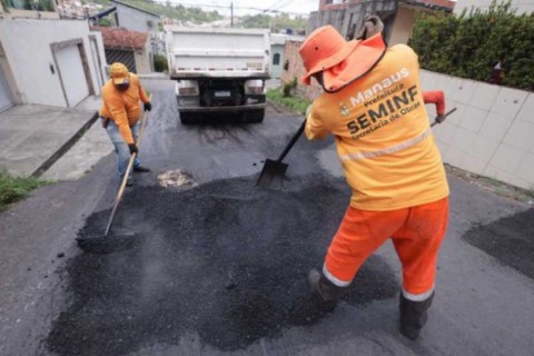 Prefeitura intensifica serviços de recuperação asfáltica no conjunto Galileia