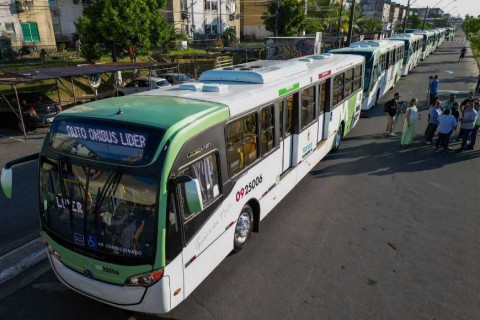 Prefeitura de Manaus implementa ônibus com tecnologia que reduz em 70% a emissão de gases poluentes