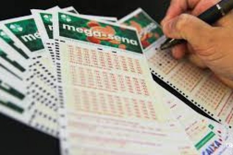 MEGA-SENA ACUMULA E PRÊMIO CHEGA A R$ 11 MILHÕES