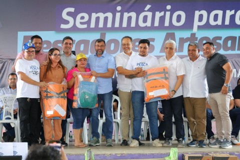Pescadores de manacapuru são contemplados com notebooks e kits de pesca