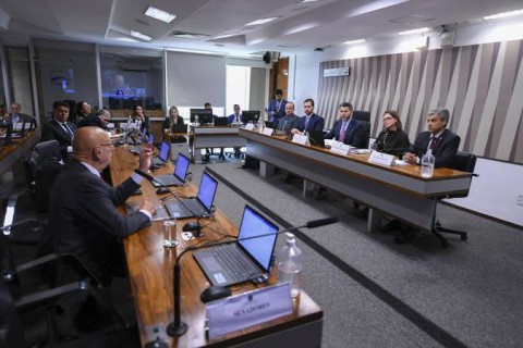 Comissão de Infraestrutura discute regulamentação do compartilhamento de postes e dutos