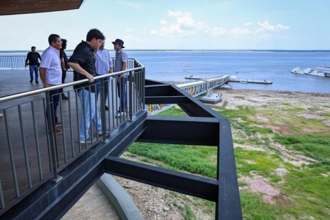 David Almeida anuncia o início da montagem de Skyglass no mirante Lúcia Almeida