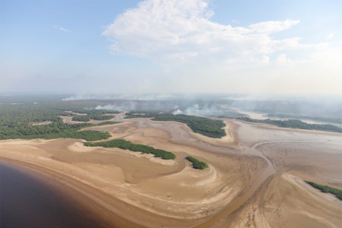 A interdição do uso da praia pode ocorrer sempre que os laudos ou relatórios comprovarem que a praia se encontra imprópria para o uso dos banhistas