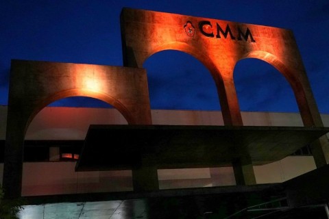 Fachada da Câmara Municipal de Manaus é iluminada em apoio ao “Maio Laranja”