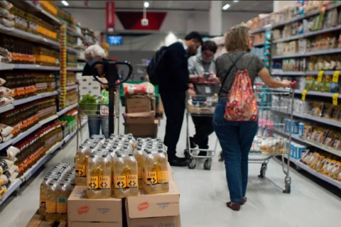 Inflação de abril fica em 0,43%, com alimentos e remédios em alta