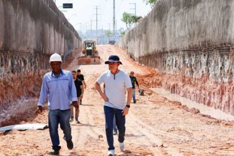 Prefeito David Almeida acompanha avanço das obras do complexo viário Rei Pelé