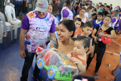 Governo do Amazonas inicia entrega da campanha 'Doe Brinquedo e Ganhe Sorrisos' na zona norte de Manaus